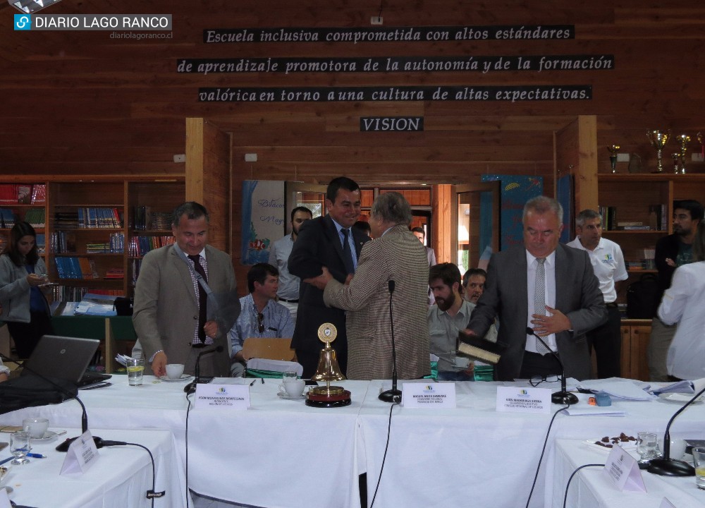 Ranquino Miguel Meza asumió como nuevo presidente del Consejo Regional Los Ríos