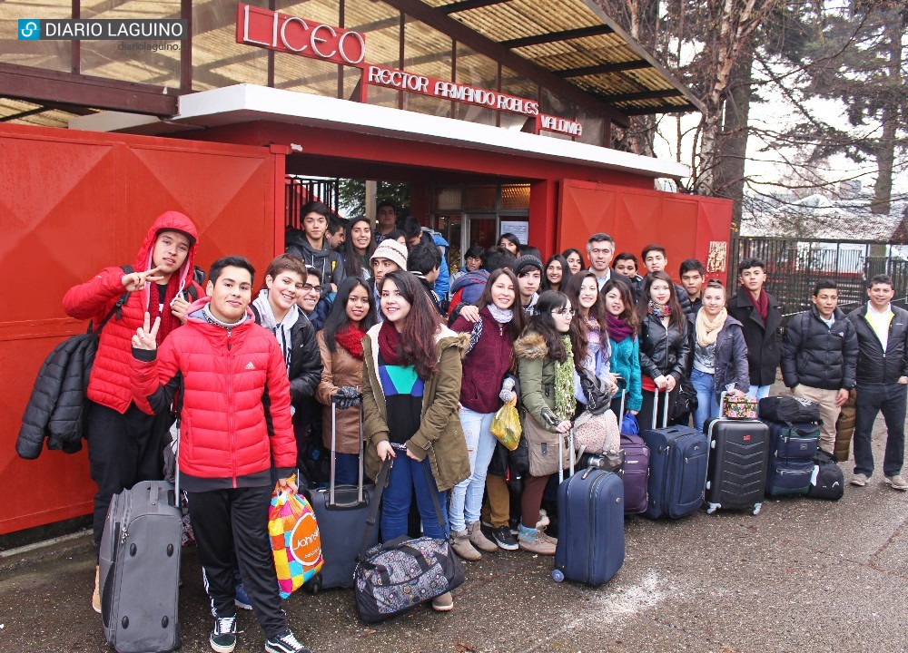 Alumnos de liceos de Valdivia y Los Lagos viajan con programa "Gira de Estudio" de Sernatur