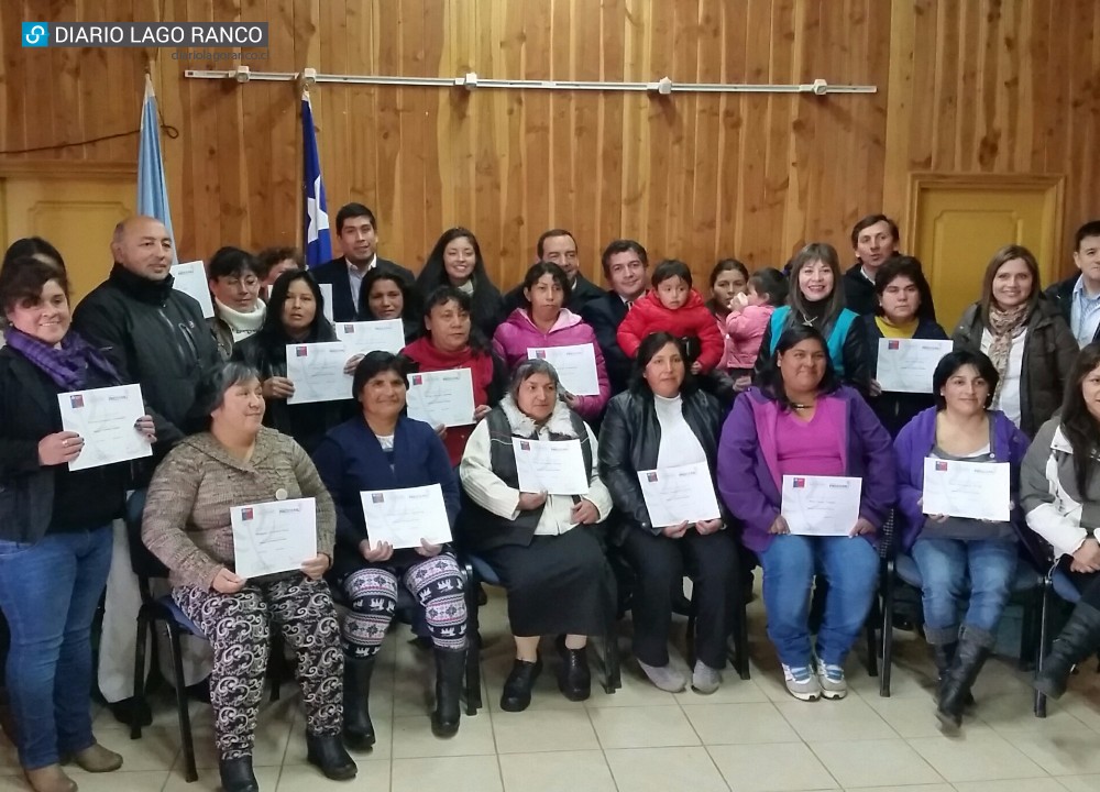 Mujeres de Lago Ranco recibieron certificación del Programa Apoyo a la Dinámica Familiar de Prodemu
