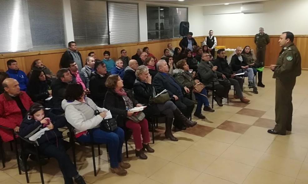Nuevo prefecto de Valdivia se reunió con vecinos de Las Ánimas