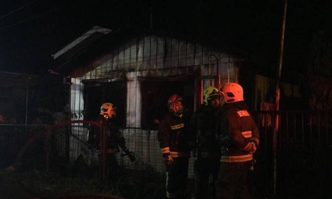 Adulto mayor murió en incendio de su vivienda en Valdivia