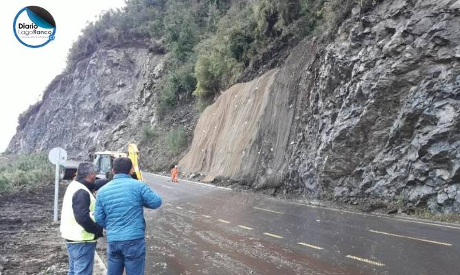 Ruta a Lago Ranco sufrió segundo derrumbe en menos de una semana