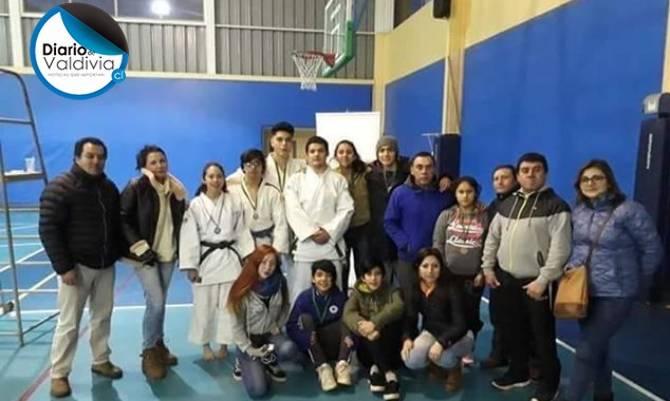 Club de Judo Río Cruces cosechó medallas en zonal sur desarrollado en Temuco