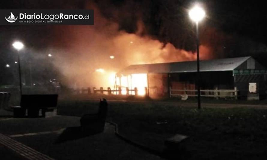 Incendio destruyó Restaurante Ruca Ranco: familiares sospechan intencionalidad