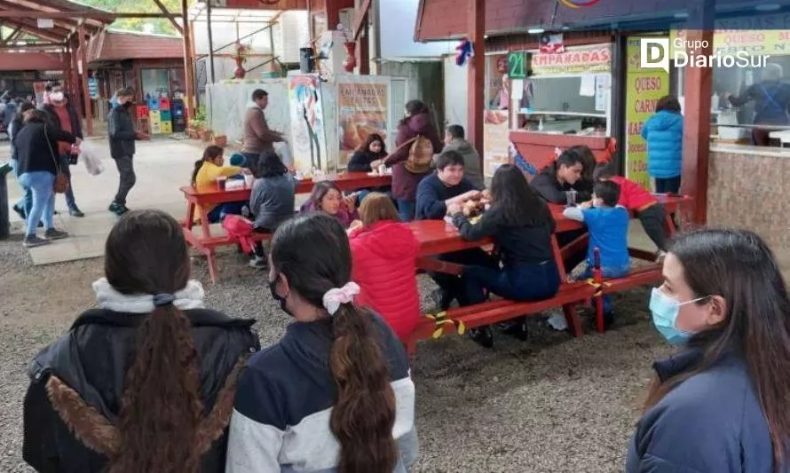 Municipio inicia mesa de trabajo con ferias costumbristas en Valdivia