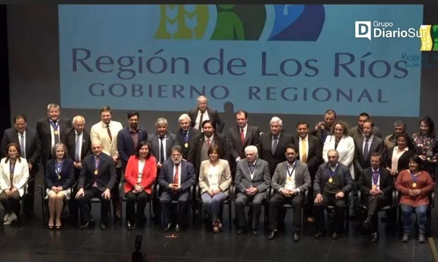 Aniversario Región de Los Ríos: Gobierno regional entregó medallas a ciudadanos destacados