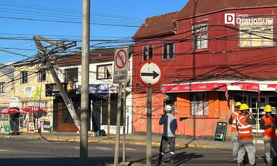 Choque de poste dejó kilométrico taco y corte de luz en San Martín y Picarte