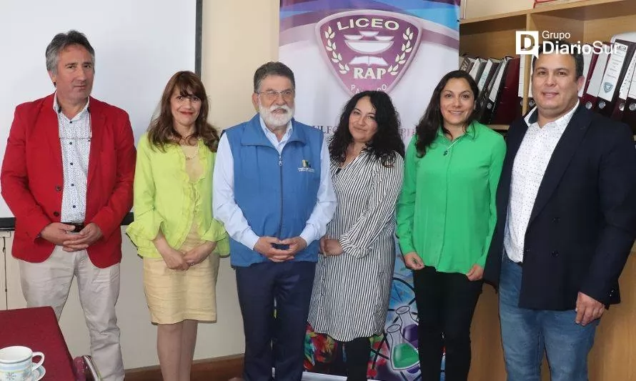 Gobernador regional visita Liceo RAP de Paillaco