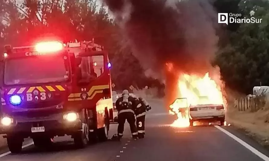 Vehículo se incendió en ruta San José-Mehuín