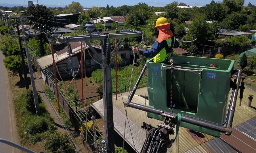Avisan corte de energía por trabajos en redes eléctricas en sectores de Valdivia
