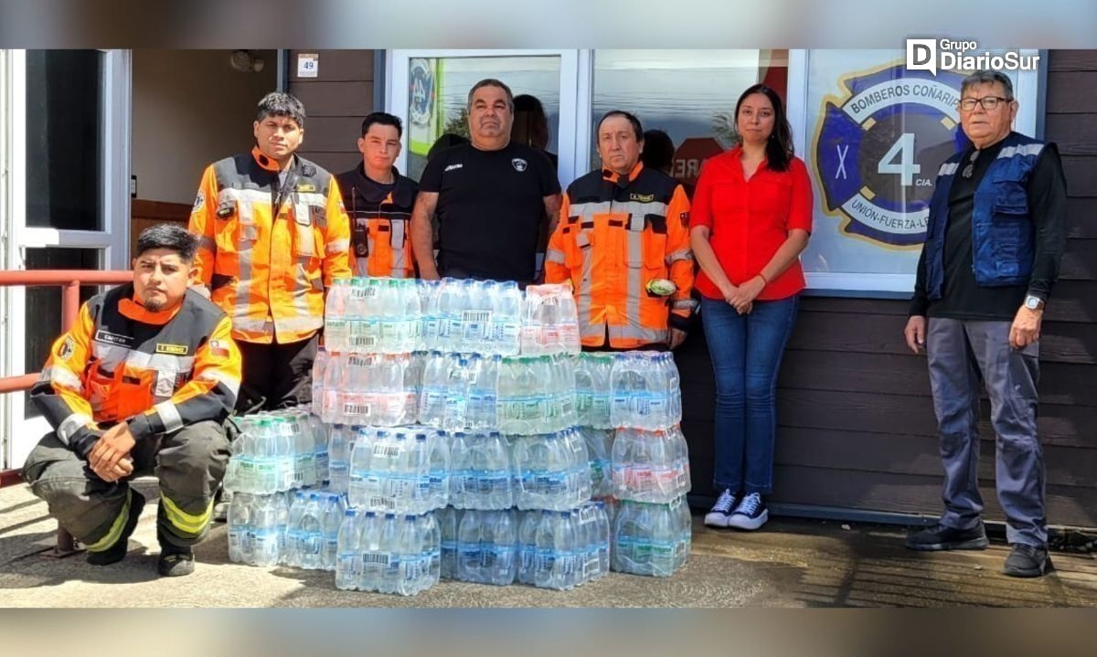 Empresa de Coñaripe hace importante donación de agua embotellada a Bomberos