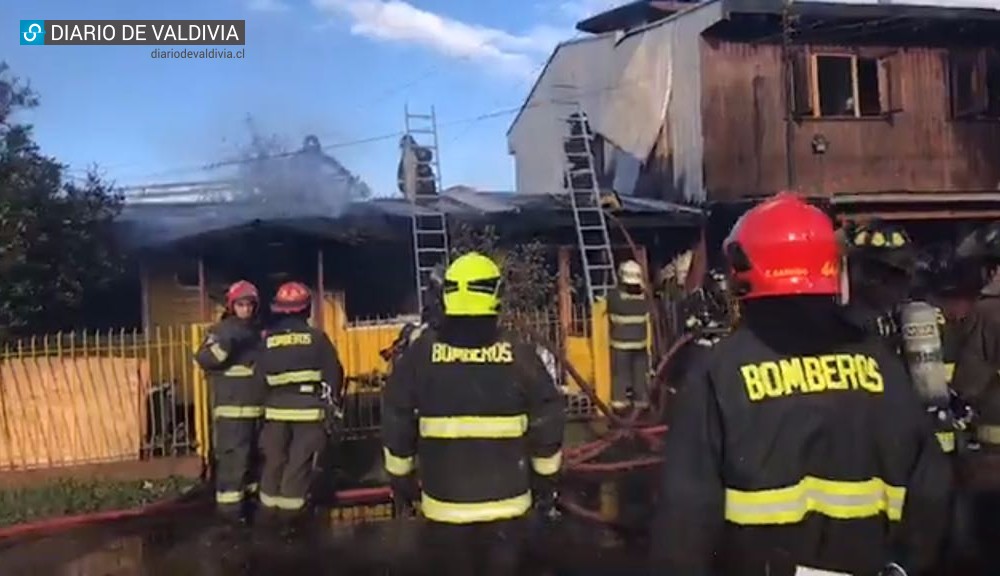 Dos viviendas destruidas dejó incendio en población San Luis de Valdivia