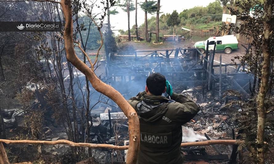 Incendio destruyó vivienda en Corral y dejó 4 personas damnificadas