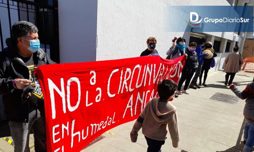 Humedal Angachilla: Vecinos protestaron pidiendo a la Municipalidad de Valdivia cumplir sus compromisos