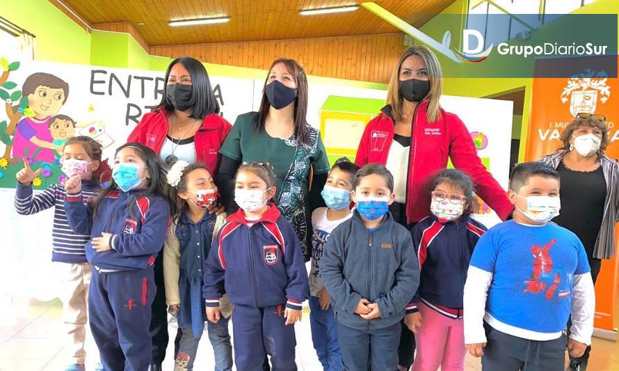 Niños y niñas de establecimientos municipales de Valdivia reciben Rincón de Juegos