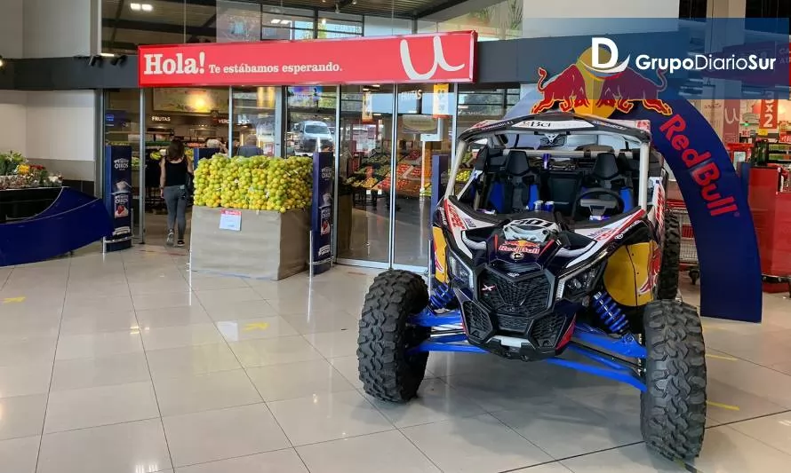 El móvil con el que “Chaleco” López ganó Rally Dakar es exhibido en Valdivia