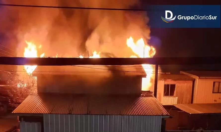 Valdivia: incendio afectó a vivienda ubicada en la población San Pedro