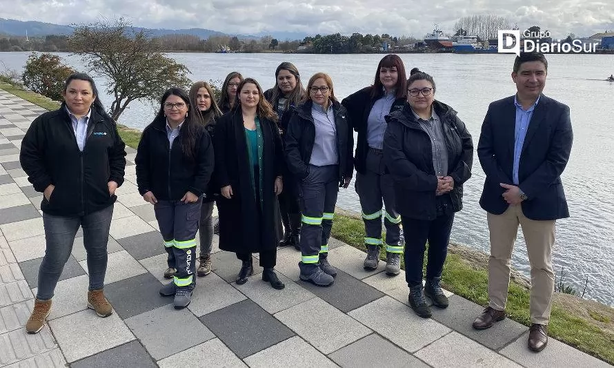 Mujeres técnicos protagonizan primera cuadrilla en Valdivia