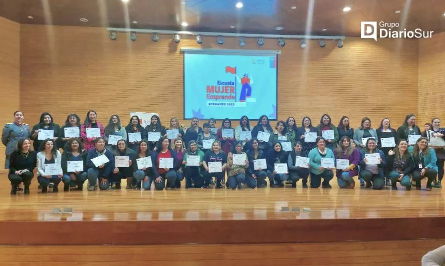 Mujeres de Los Ríos fueron certificadas en Escuela Mujer Emprende del SernamEG