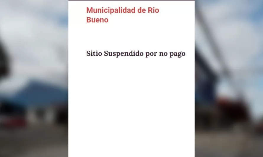 Diseñador web funa a municipio de Río Bueno con suspensión del sitio