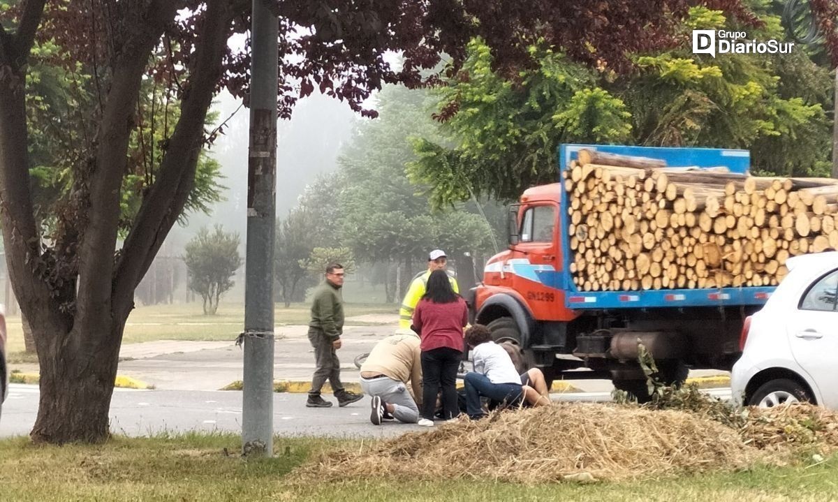 Unidades de emergencia concurren a rescate de persona atropellada en Valdivia