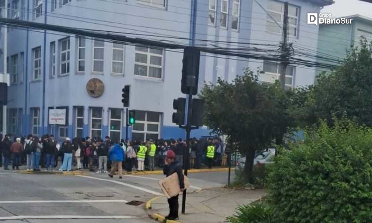 Evacuaciones preventivas en liceos de Valdivia