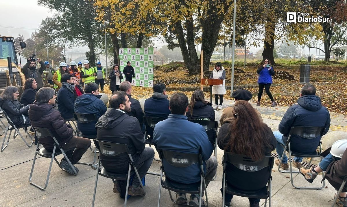 Reanudan trabajos en las calles aledañas a plazas en Valdivia